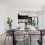 Daire Lucas - Luxury With Parking