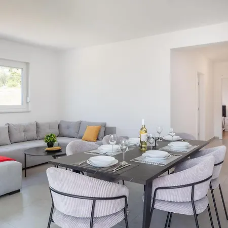 Daire Lucas - Luxury With Parking