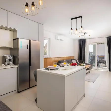 Lucas - Luxury With Parking מאקרסקה