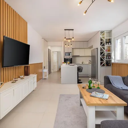 Daire Lucas - Luxury With Parking