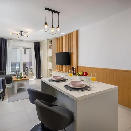 Lucas - Luxury With Parking מאקרסקה