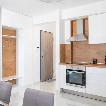 Lucas - Luxury With Parking Daire