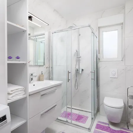 Lucas - Luxury With Parking Daire