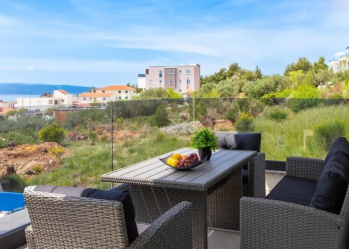 Lucas - Luxury With Parking