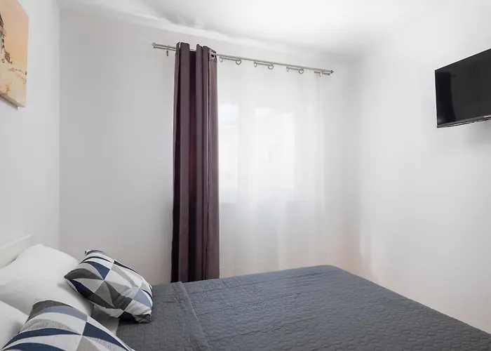 Lucas - Luxury With Parking *