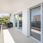 Lucas - Luxury With Parking Apartment *