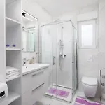 Lucas - Luxury With Parking Apartment