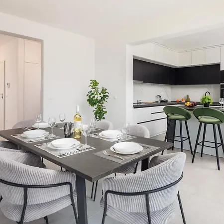 Lucas - Luxury With Parking Apartment *