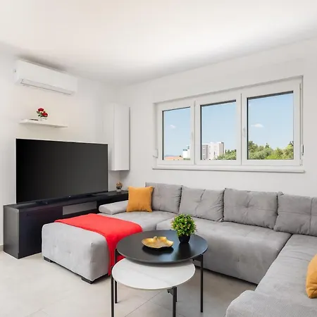 Lucas - Luxury With Parking Apartment *