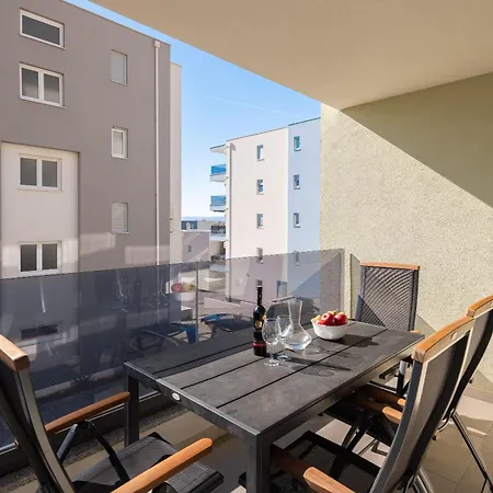 Lucas - Luxury With Parking Apartment Makarska