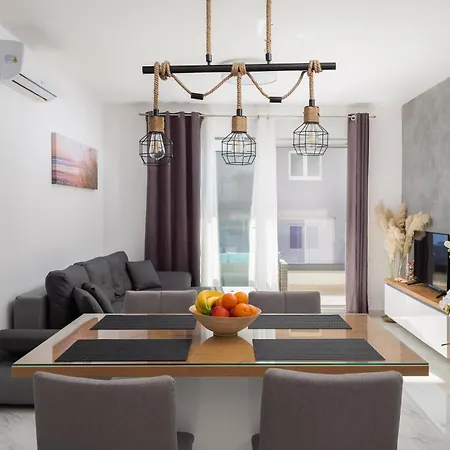 Lucas - Luxury With Parking Apartment *