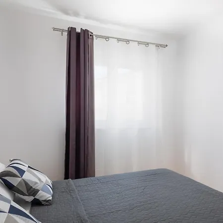 Lucas - Luxury With Parking *