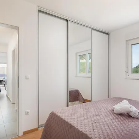 Lucas - Luxury With Parking Makarska