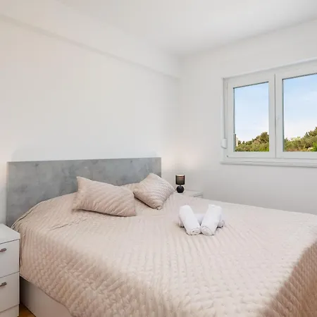 Lucas - Luxury With Parking Apartament Makarska