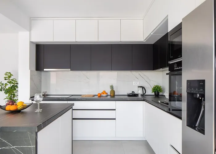 Lucas - Luxury With Parking