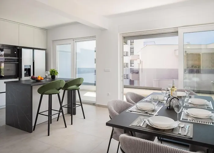 Lucas - Luxury With Parking Daire Makarska