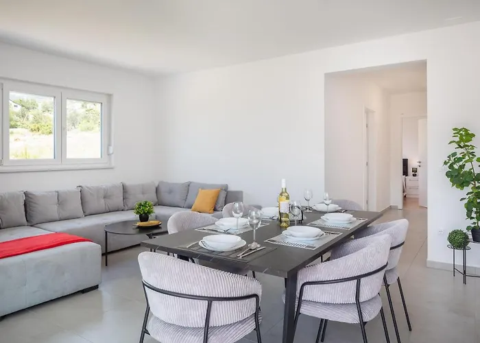 Daire Lucas - Luxury With Parking