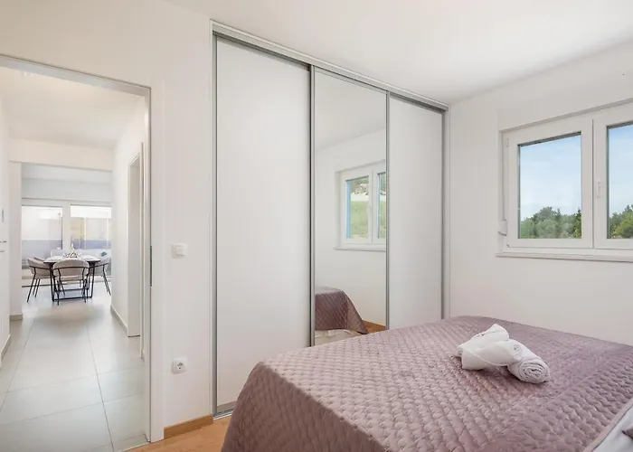 Lucas - Luxury With Parking