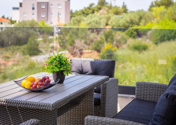 Lucas - Luxury With Parking