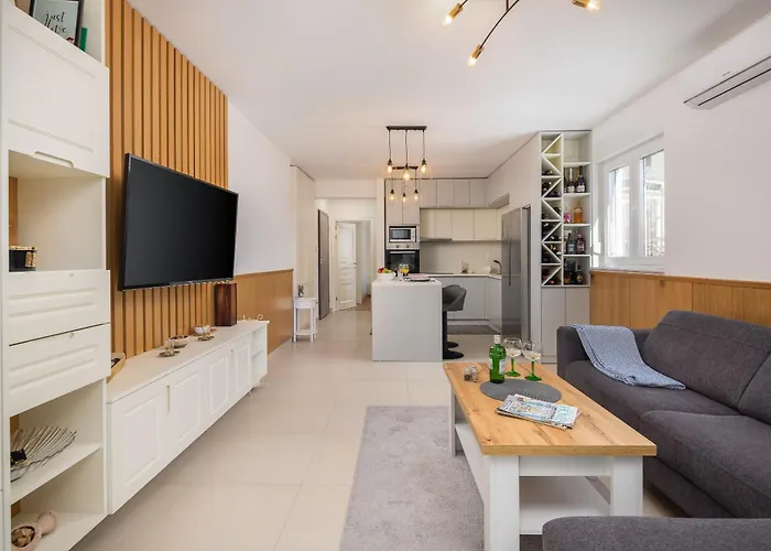 Daire Lucas - Luxury With Parking