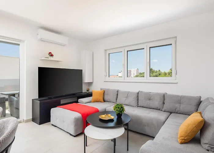 Lucas - Luxury With Parking Apartment *