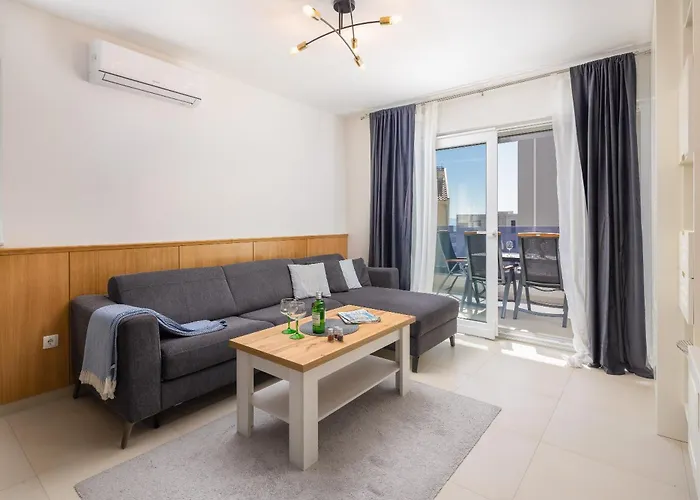 Lucas - Luxury With Parking Apartment *