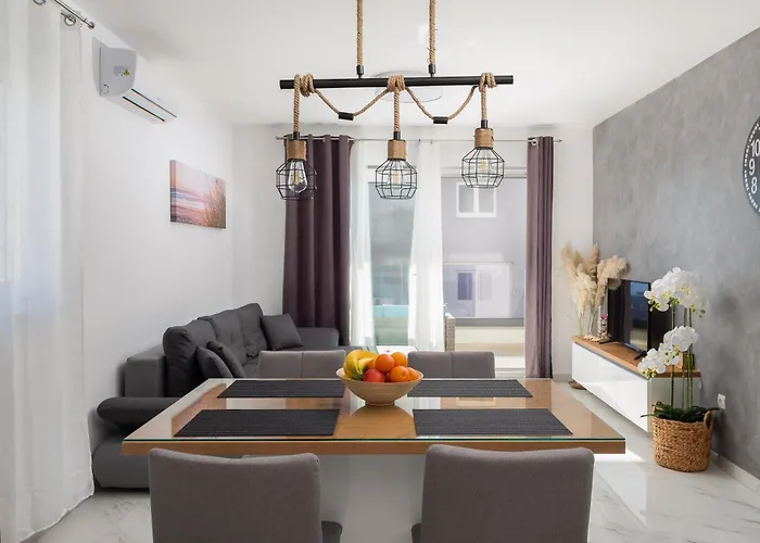 Lucas - Luxury With Parking Apartment *