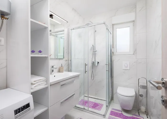 Lucas - Luxury With Parking Apartment