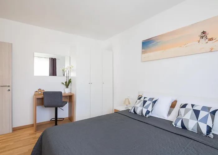 Lucas - Luxury With Parking Makarska